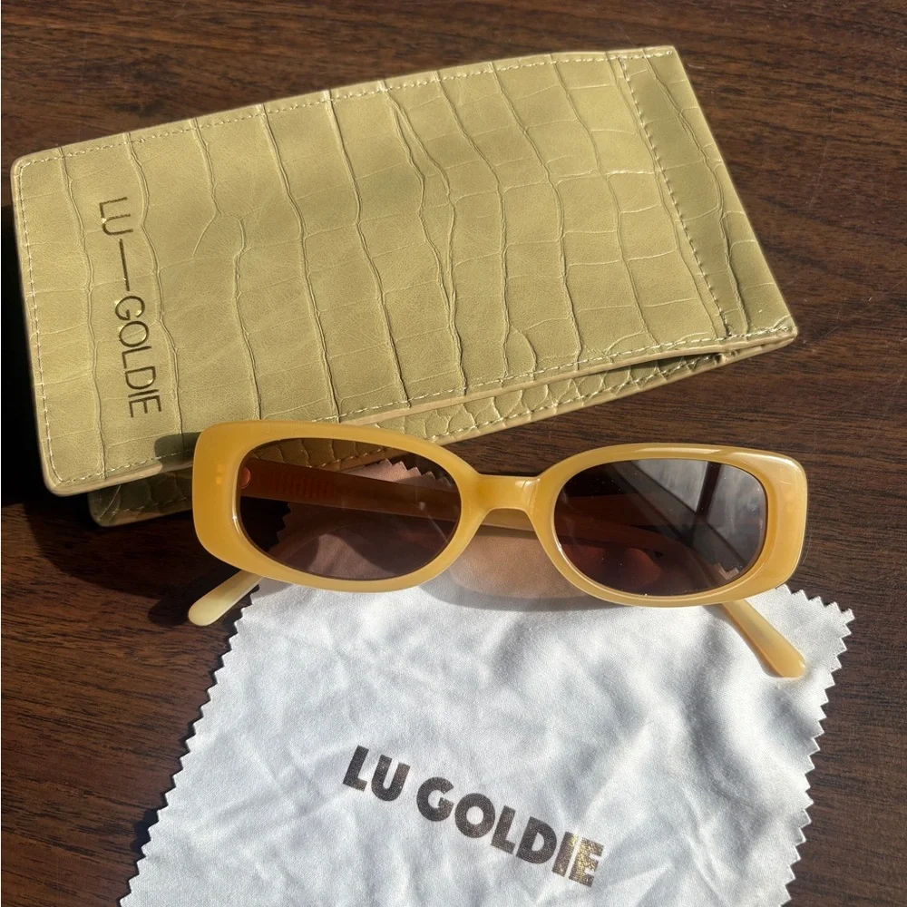 Lu Goldie Solene Butter Sunglasses - Picture 3 of 5